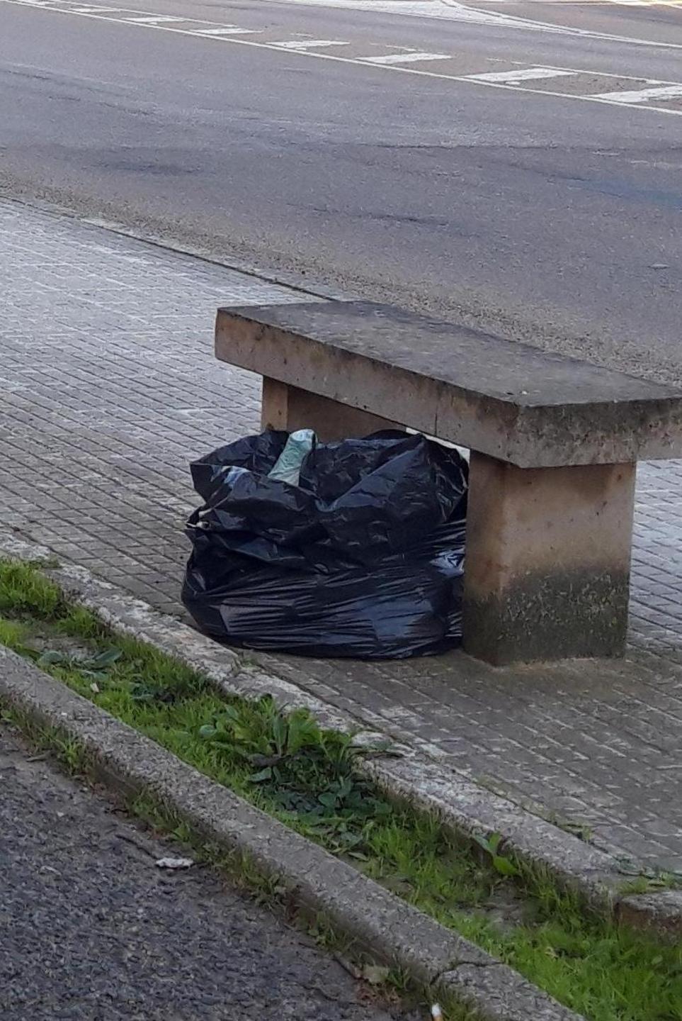 I rifiuti abbandonati che nessuno rimuove