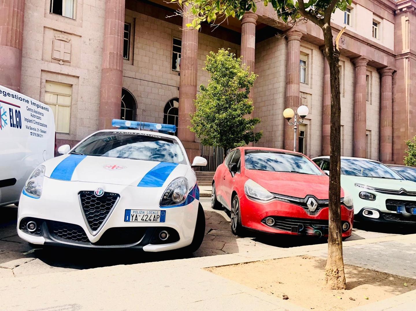 Fanno shopping senza pagare nei guai due giovani donne