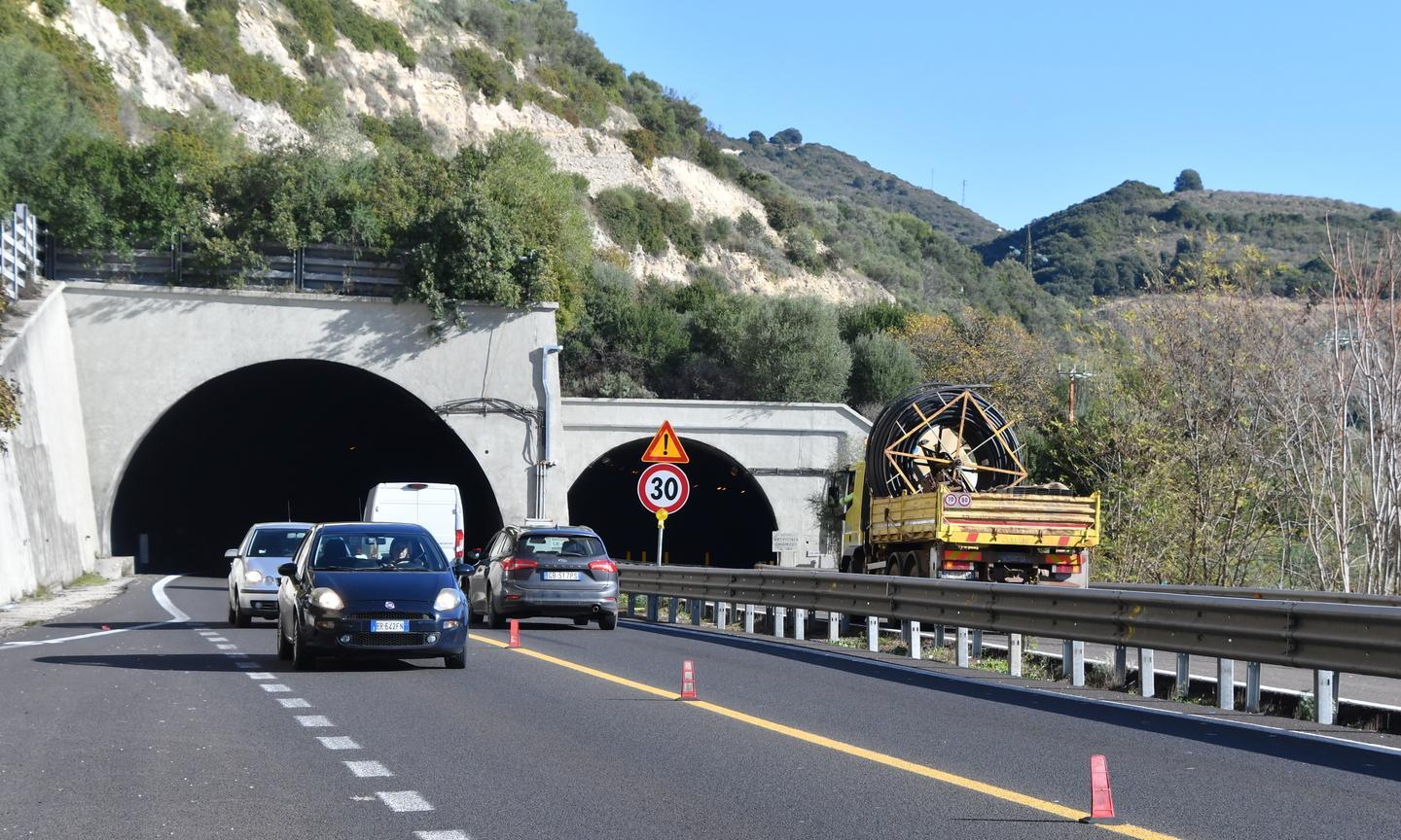 Galleria chiusa, il traffico va in tilt