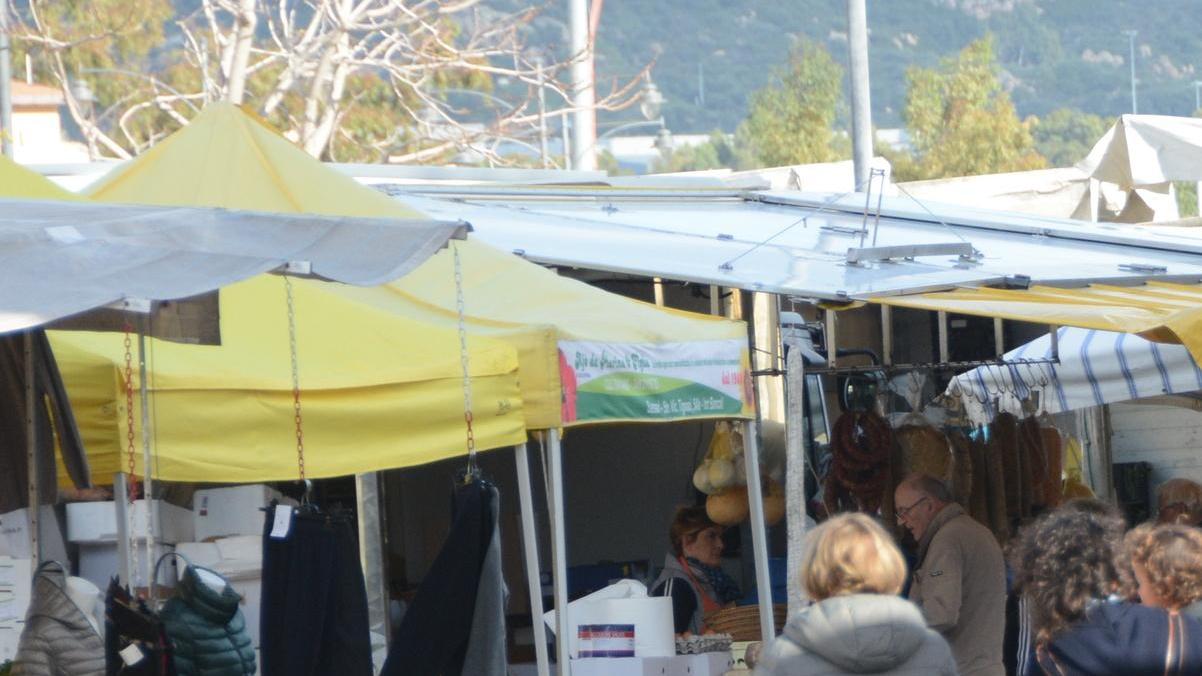 Tasse e mercatino il Comune dialoga con gli ambulanti