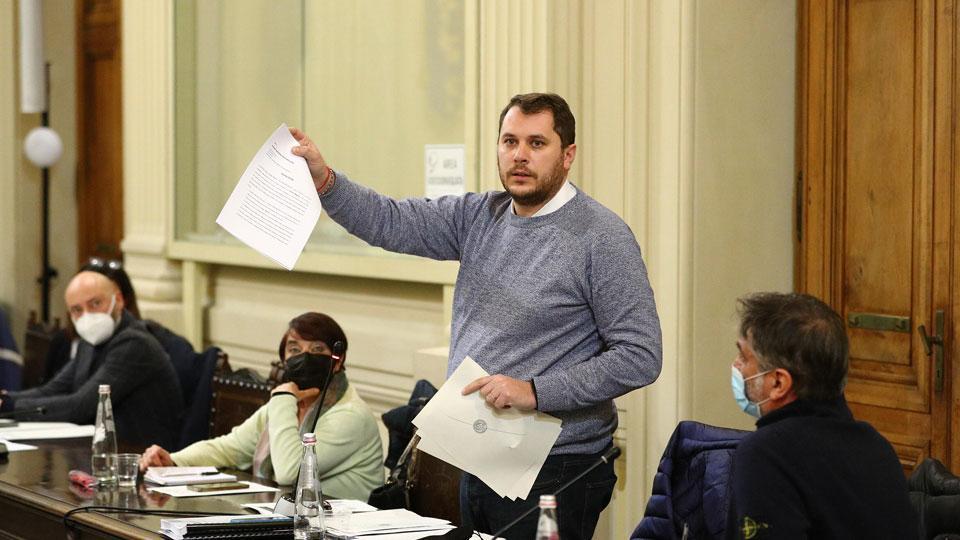 Il capogruppo del Movimento 5 Stelle Simone Magnani durante un intervento in consiglio comunale