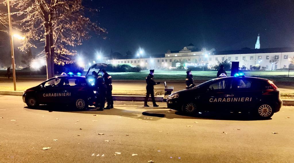 Modena, controlli dei carabinieri al parco Novi Sad e in piazza Primo Maggio: due persone denunciate 