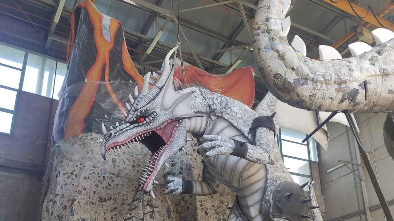 Carnevale di Viareggio, sul carro dei fratelli Breschi va in scena la lotta tra il bene e il male