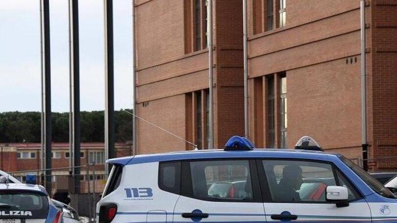 Rapina con il coltello a scuola, gli studenti: «Condanniamo, ma bisogna aiutarli a non sbagliare»