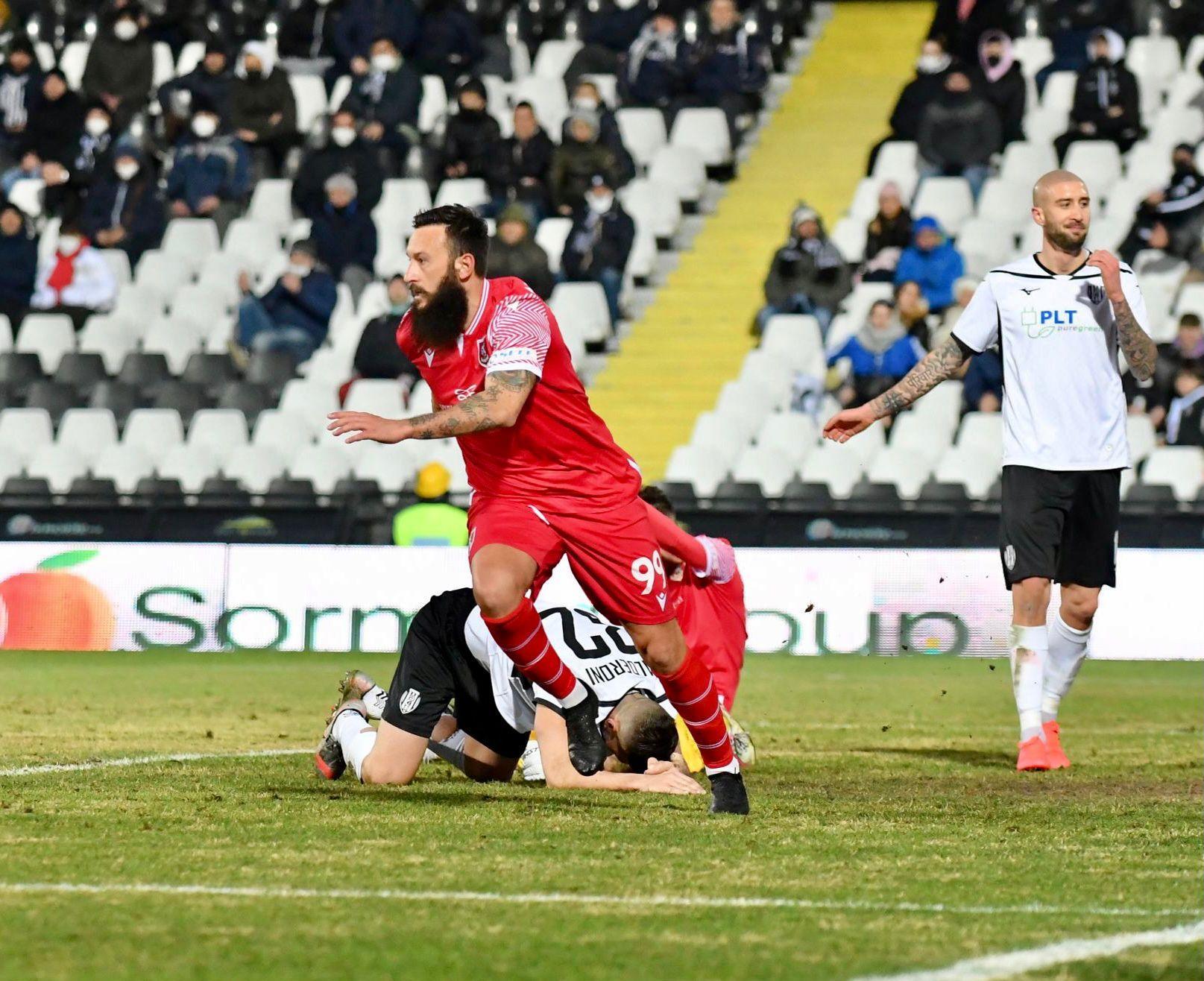 Manuel Nocciolini dopo il gol dell'1-0 (foto Noemy Lettieri/Us Grosseto)
