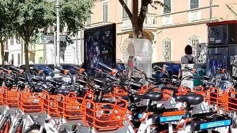 Pisa, biciclette e scooter elettrici a noleggio dalla primavera