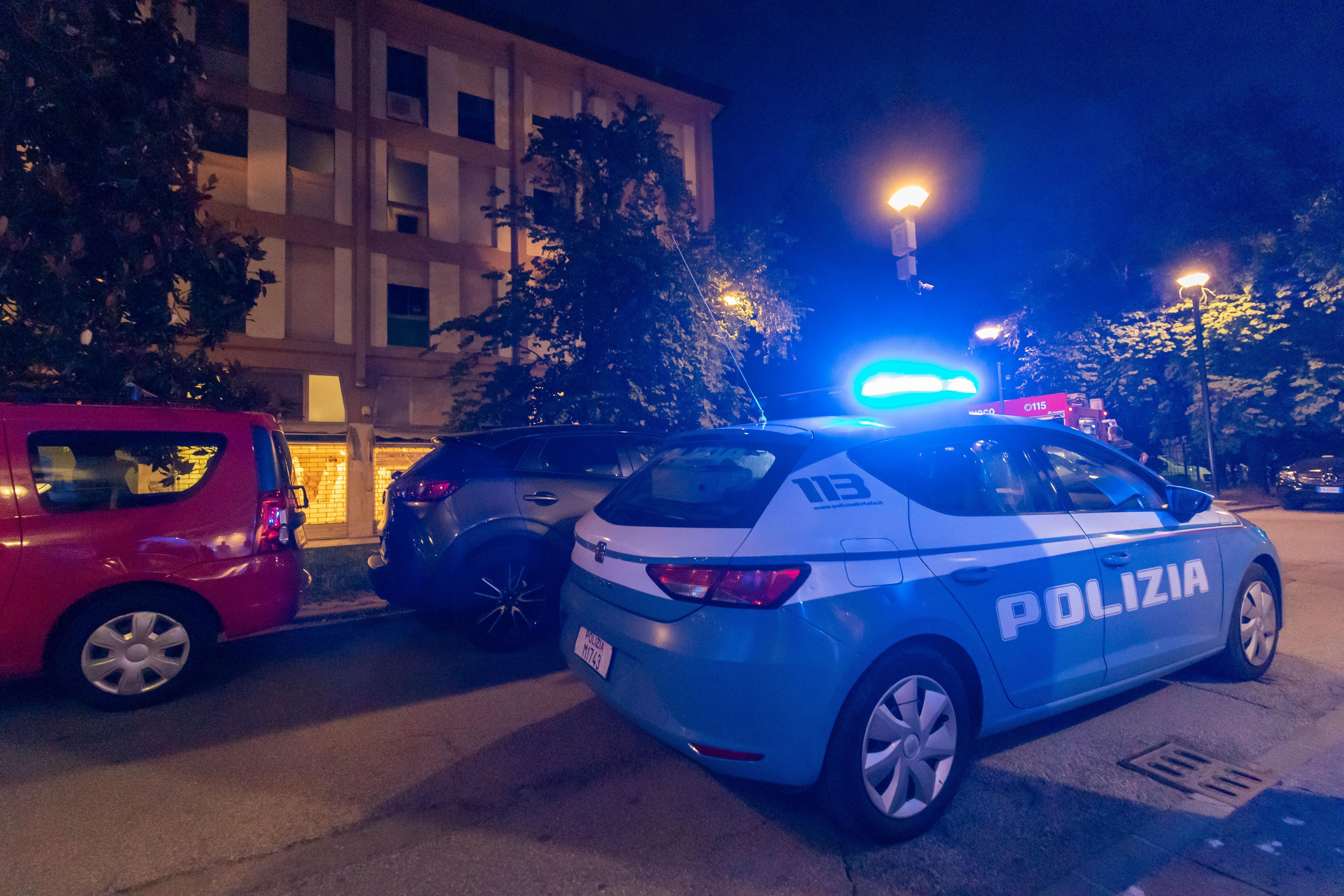 Una volante della polizia di Stato (foto d'archivio)