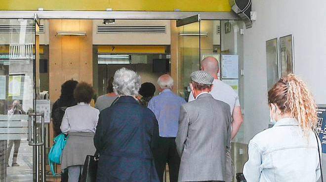 Diecimila anziani toscani contro il caro-energia: ecco i gruppi d'acquisto solidali 