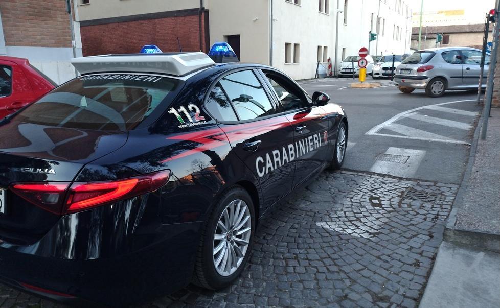 Ferrara, litigano per il parcheggio: i carabinieri a San Guglielmo 