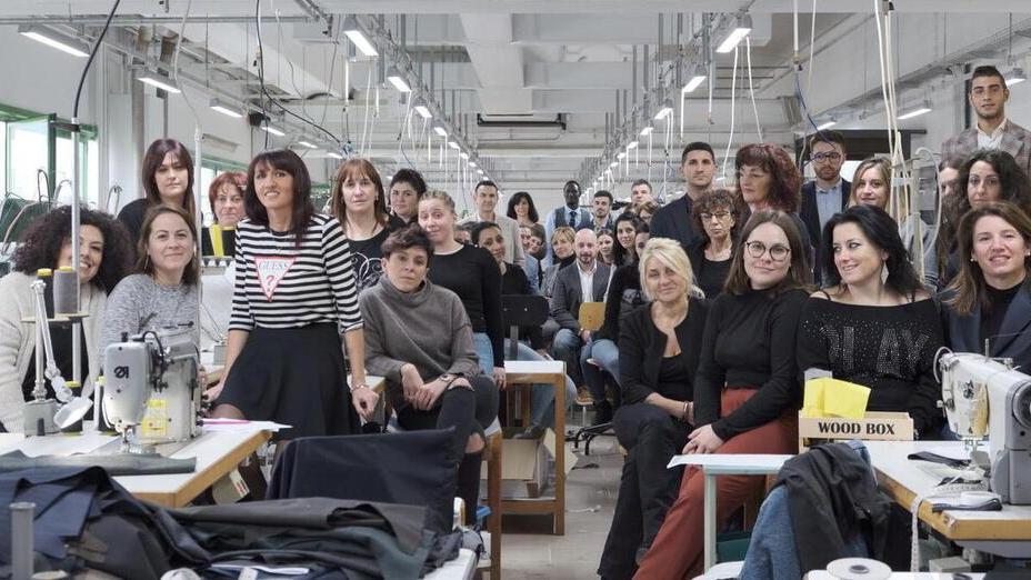 La Sartoria Carrara con quattro foto farà un abito su misura