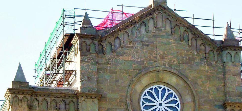 Transenne e ponteggi alla chiesa dell’Immacolata, che resterà chiusa ancora per diversi mesi