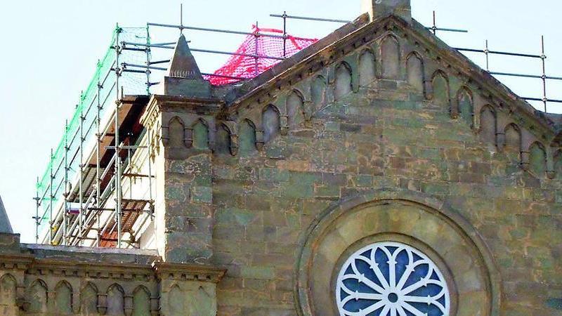 Transenne e ponteggi alla chiesa dell’Immacolata, che resterà chiusa ancora per diversi mesi
