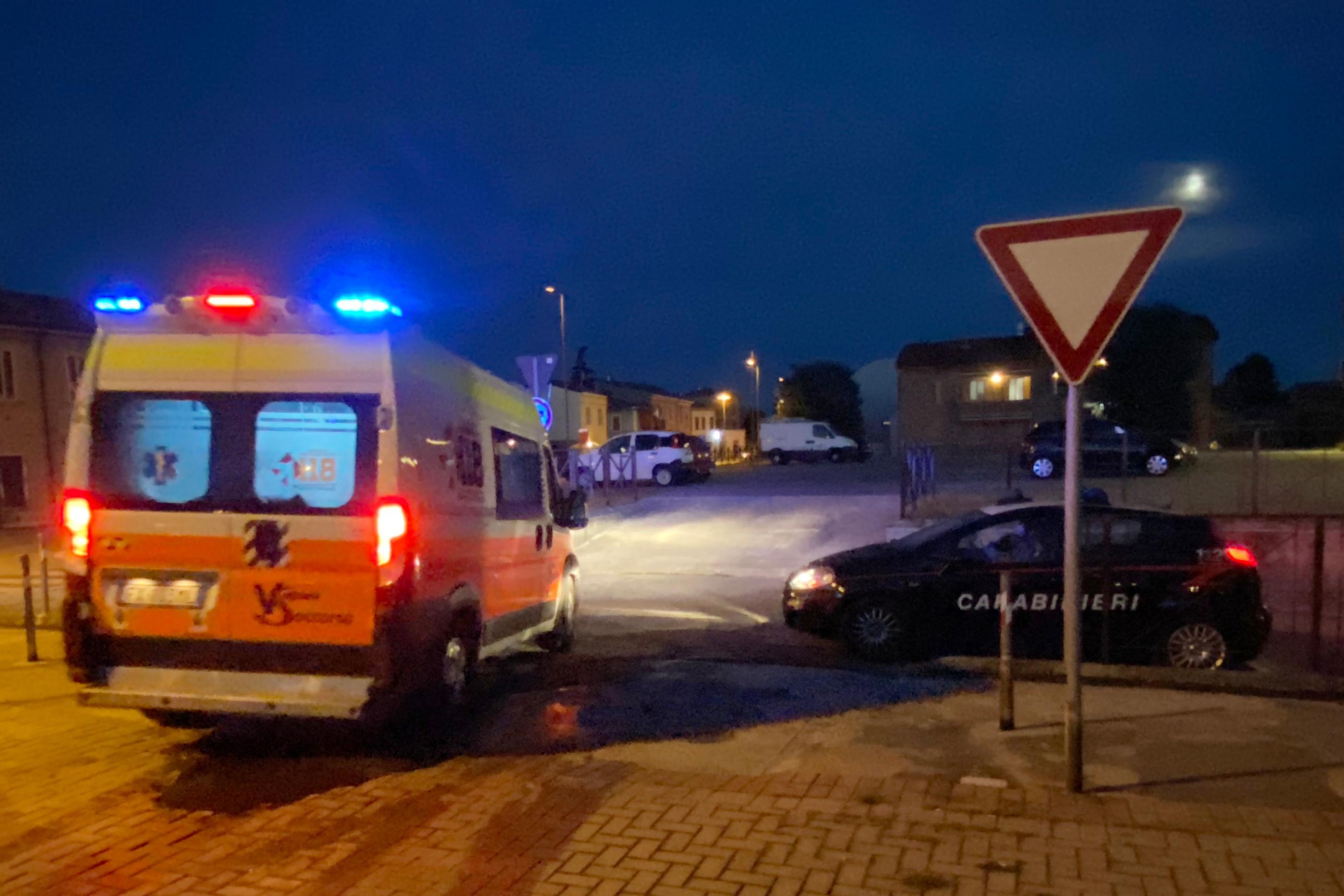 Cade dallo scooter e si ferisce. Giovane soccorso di notte 