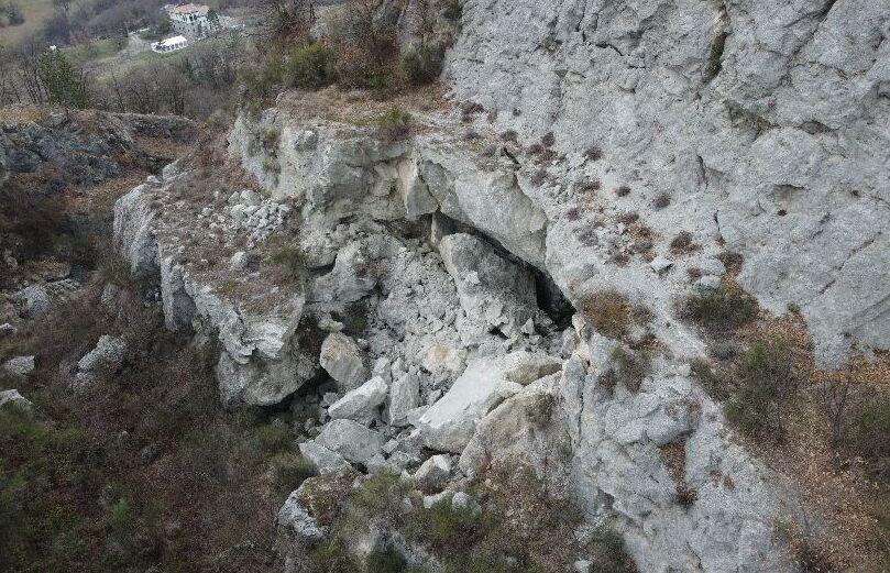 «Un boato e poi la polvere»: crollo nel Monte del Gesso 