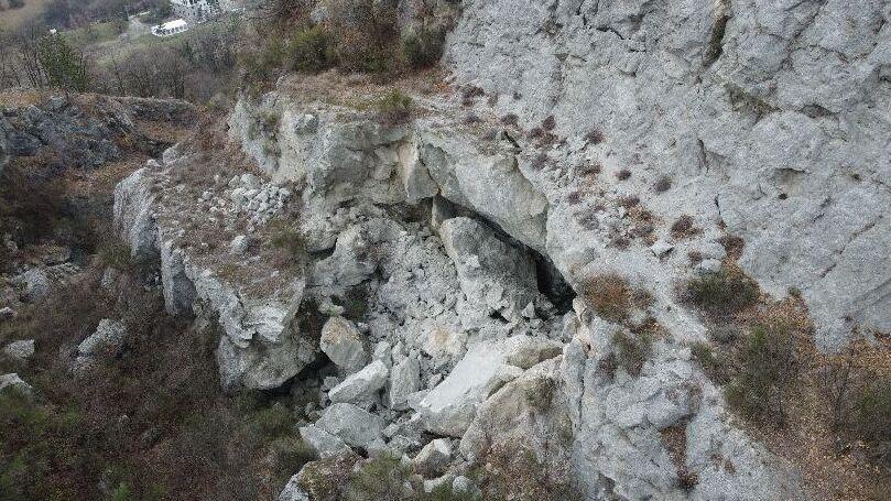 «Un boato e poi la polvere»: crollo nel Monte del Gesso