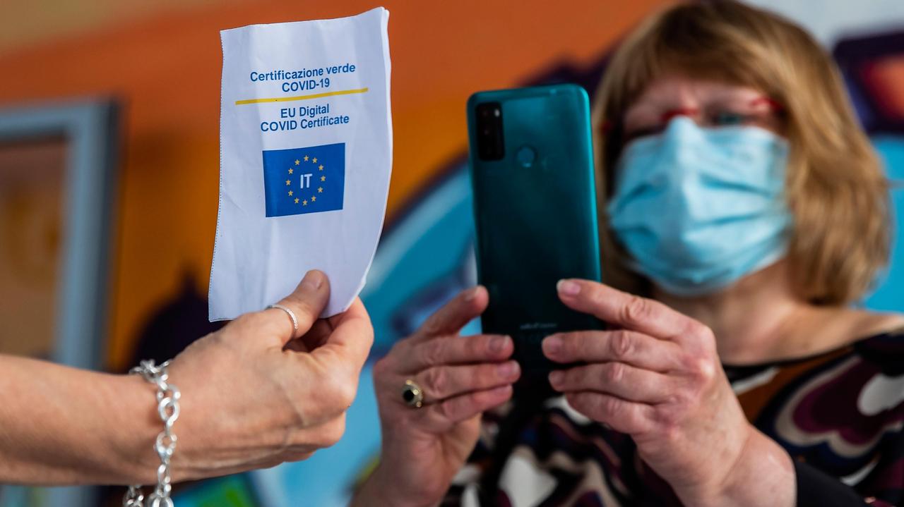 Obbligo di terza dose al lavoro per i 50enni: cosa c'è da sapere in 15 domande