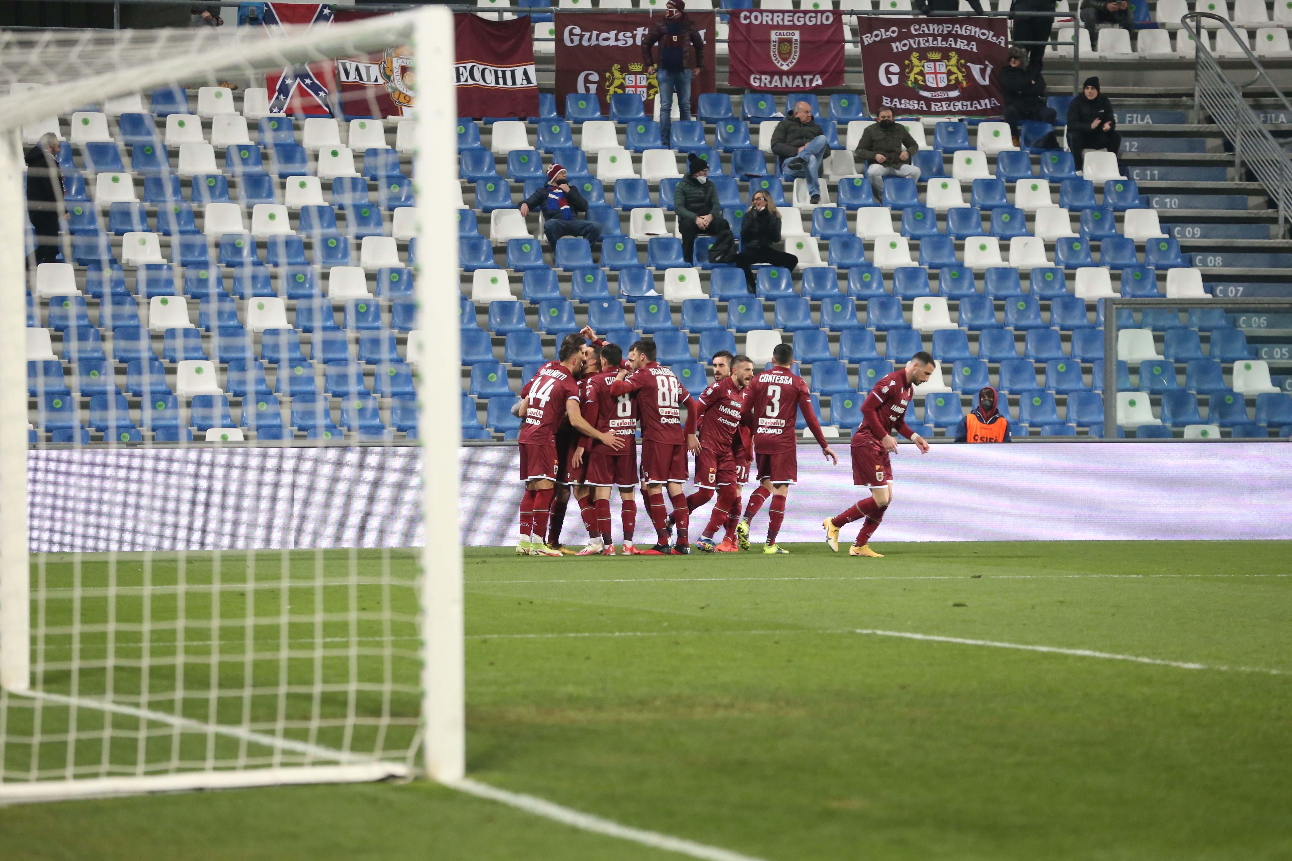 La Reggiana batte il Pescara e torna in vetta alla classifica