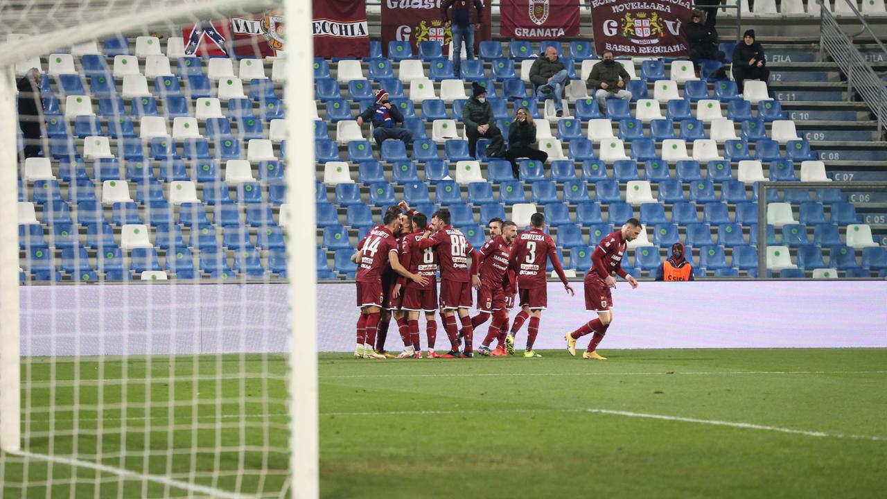 La Reggiana batte il Pescara e torna in vetta alla classifica