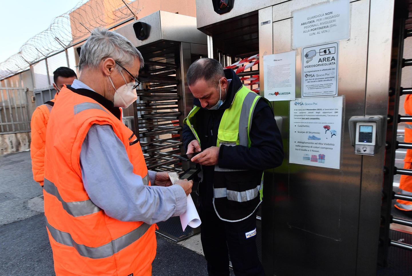 Green pass obbligatorio al lavoro, si riaccende la protesta 