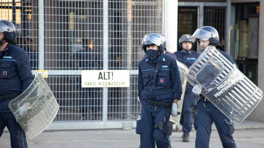 Modena. Pestaggi e violenze contro i detenuti a S. Anna: indagati tre agenti e un’impiegata