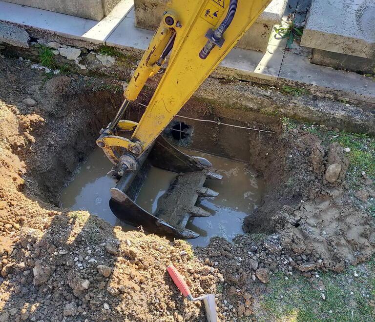 Barga: sepoltura allagata al camposanto di Loppia 