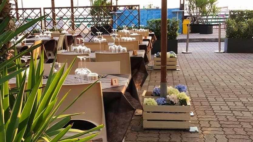Ristorante dei bagni Vittoria e Osteria di Tirrenia: servono 15 persone