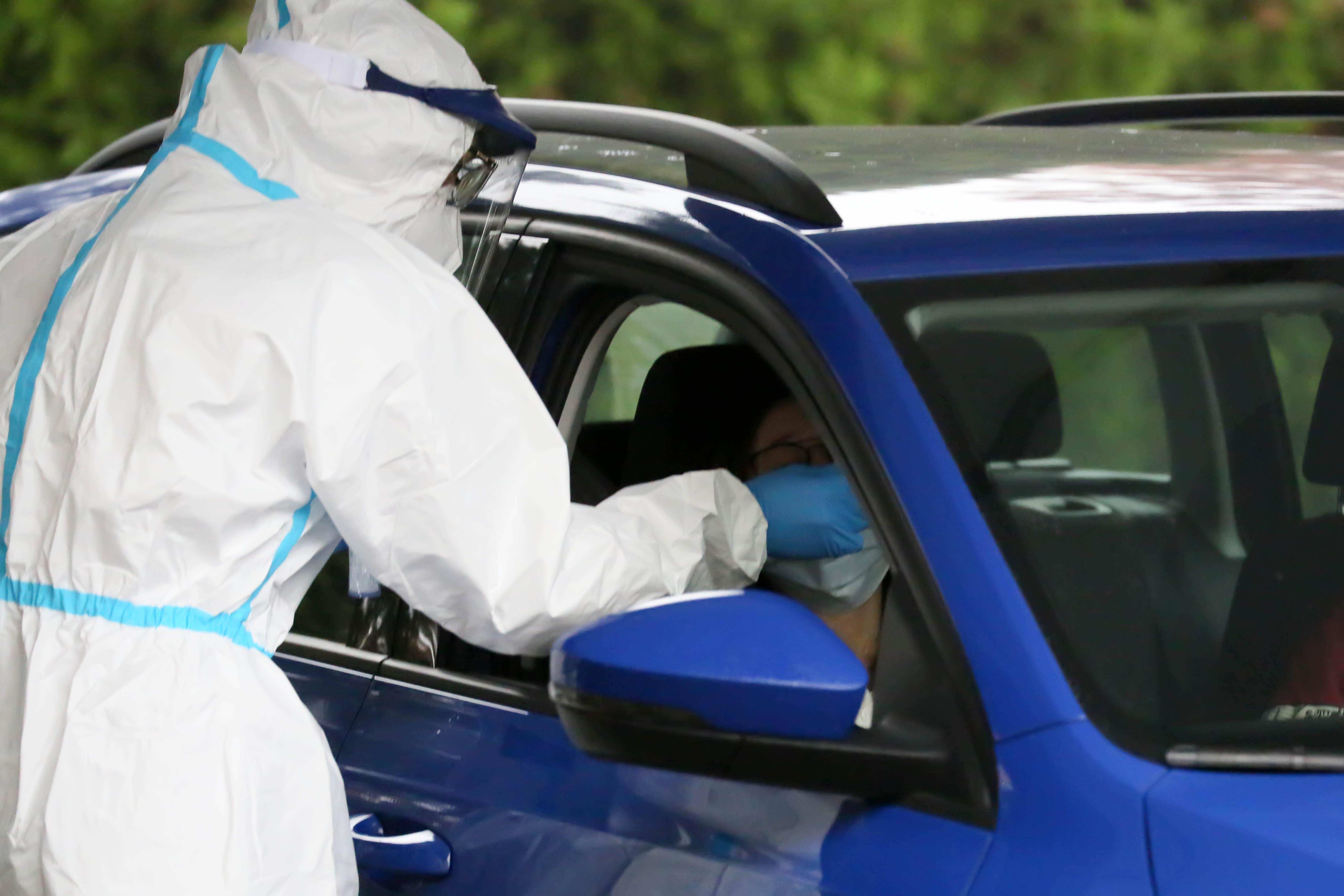 Tamponi Covid, nuovi orari per i cinque drive through di Ferrara e provincia 