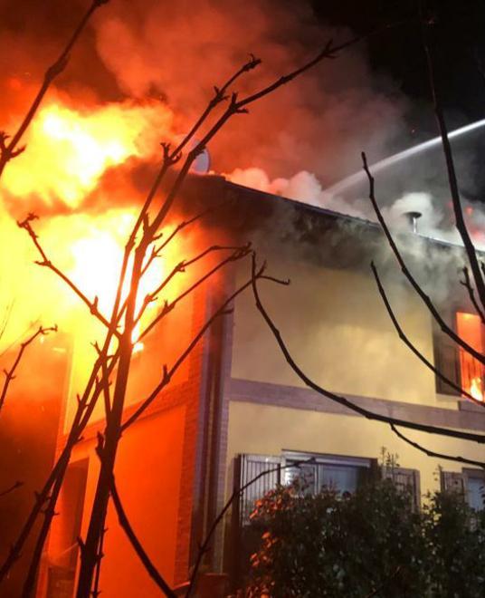 «Mio figlio salvo per miracolo dall’incendio di camera sua» 