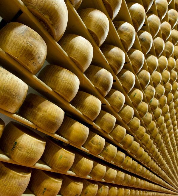 Un’annata record per il Parmigiano con vendite salite a 2,7 miliardi di euro 