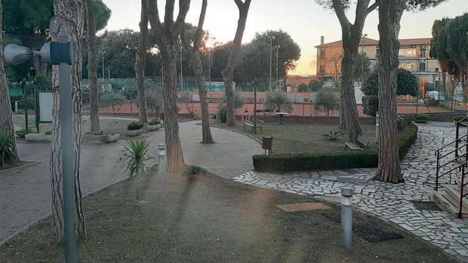 Una panoramica dei campi da tennis esterni dell’Atleti sporting club