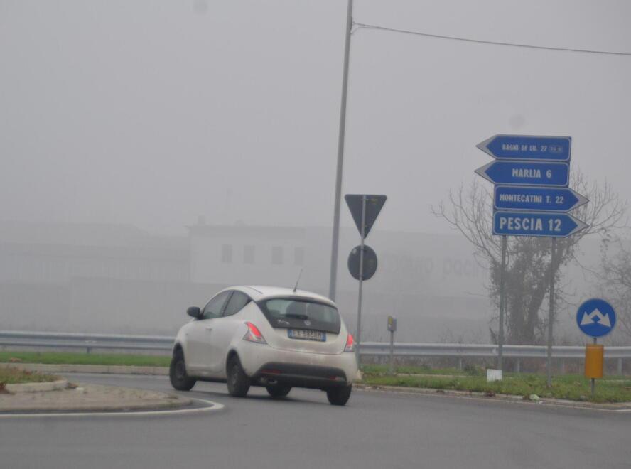 Un’immagine emblematica dello smog nella Piana