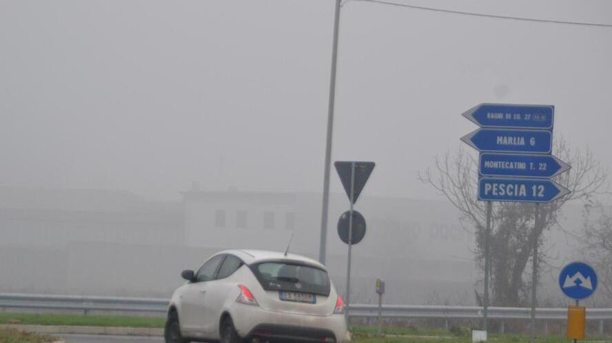 Un’immagine emblematica dello smog nella Piana