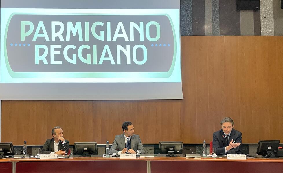 Il re dei formaggi più forte del Coronavirus: «La filiera del Parmigiano Reggiano è riuscita a espandere i consumi» 
