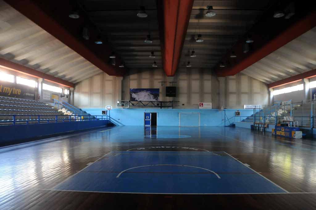 Palazzetto Avenza, porte chiuse a oltranza: «A questa città non interessa più lo sport» 