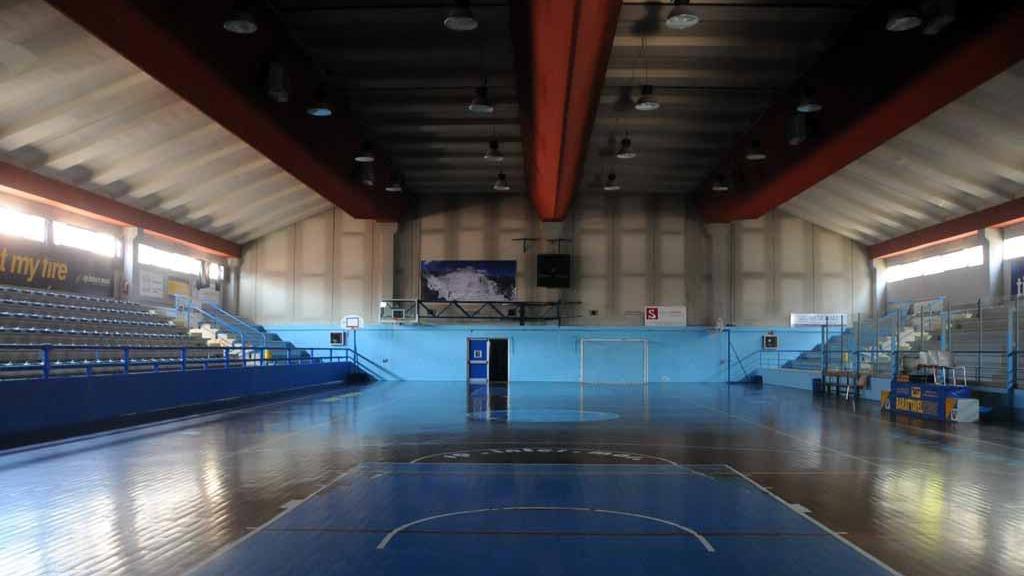 Palazzetto Avenza, porte chiuse a oltranza: «A questa città non interessa più lo sport»
