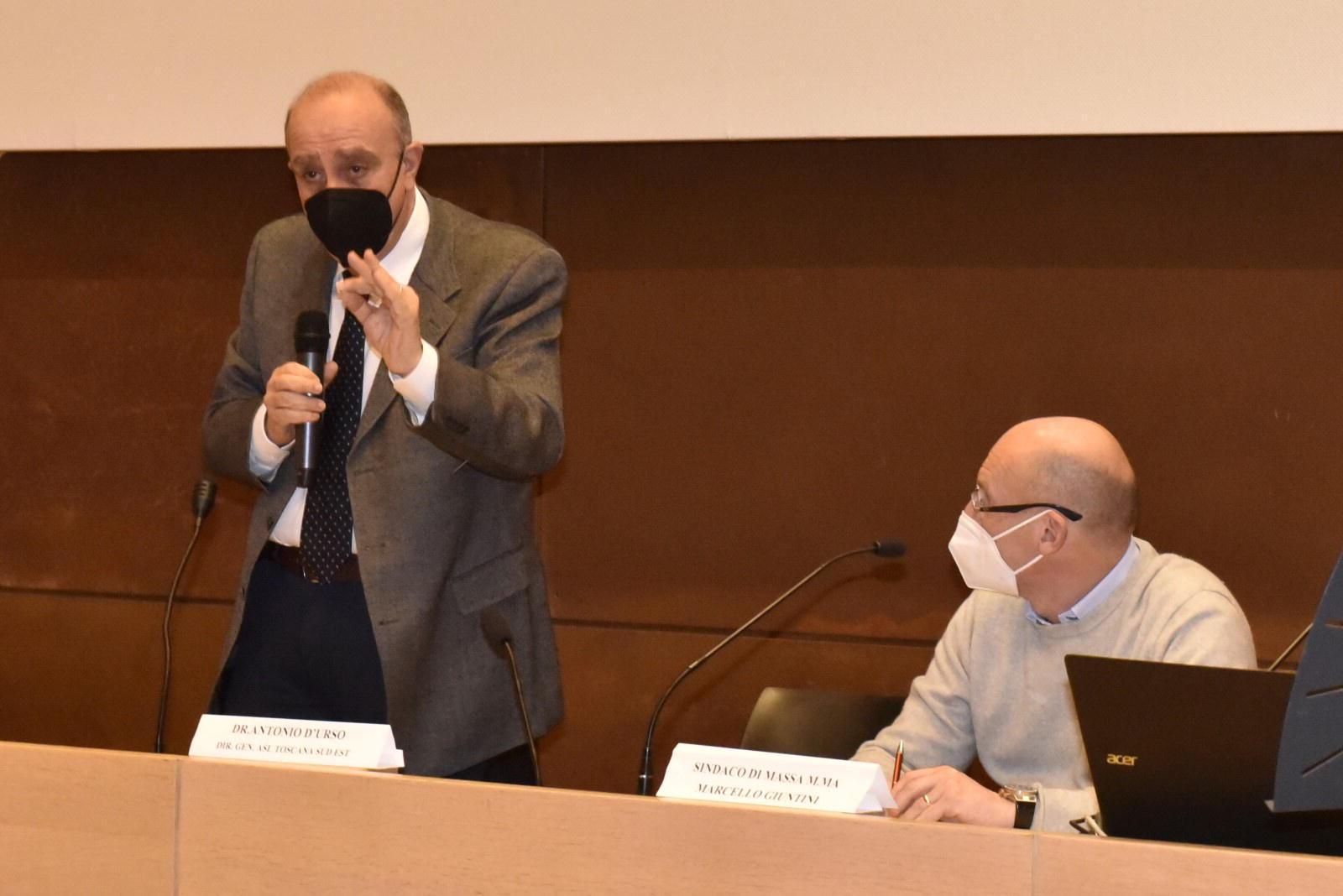 Il direttore generale dell’Asl D’Urso e il sindaco Giuntini al consiglio aperto di martedì 15 febbraio
