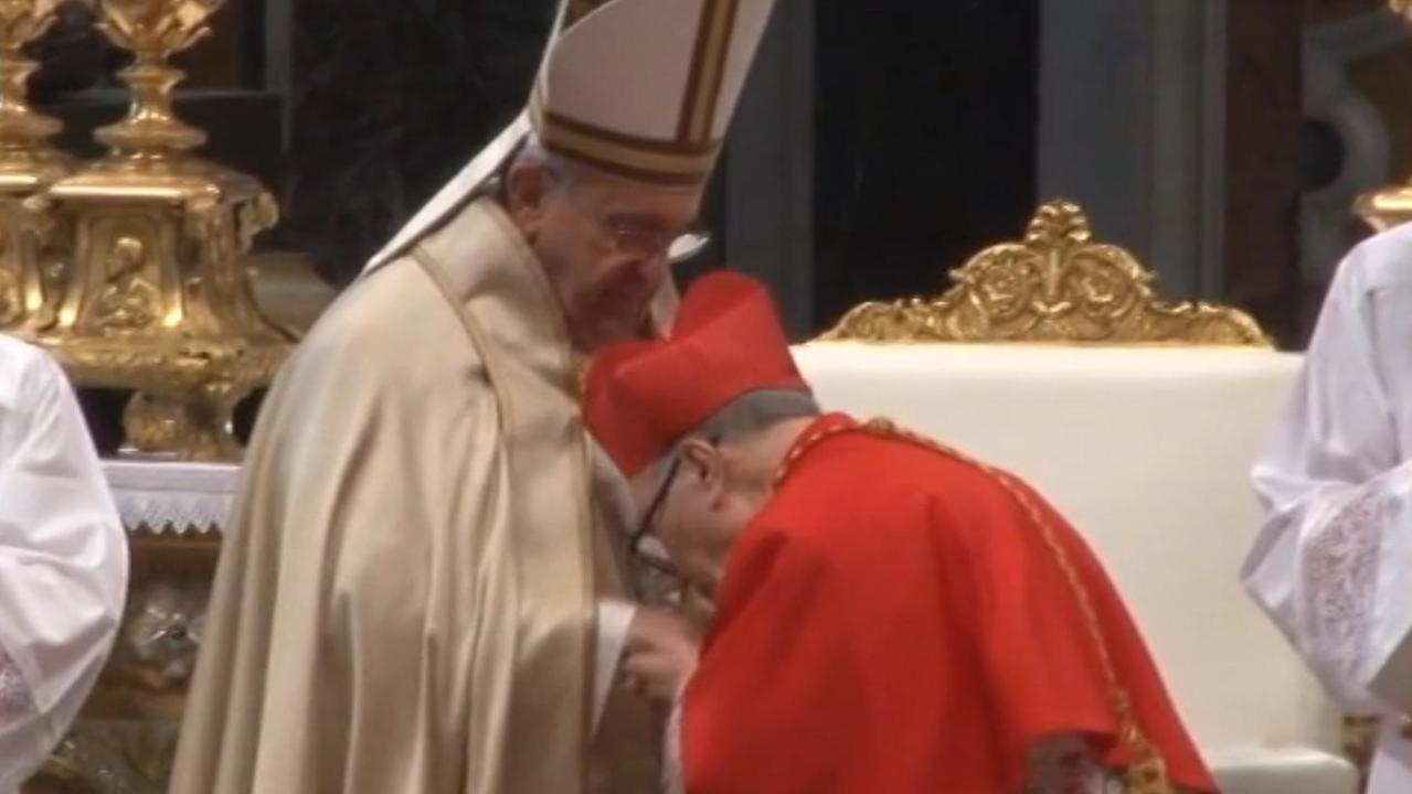 Papa Francesco e il Cardinale De Magistris nel giorno della nomina, nel 2015
