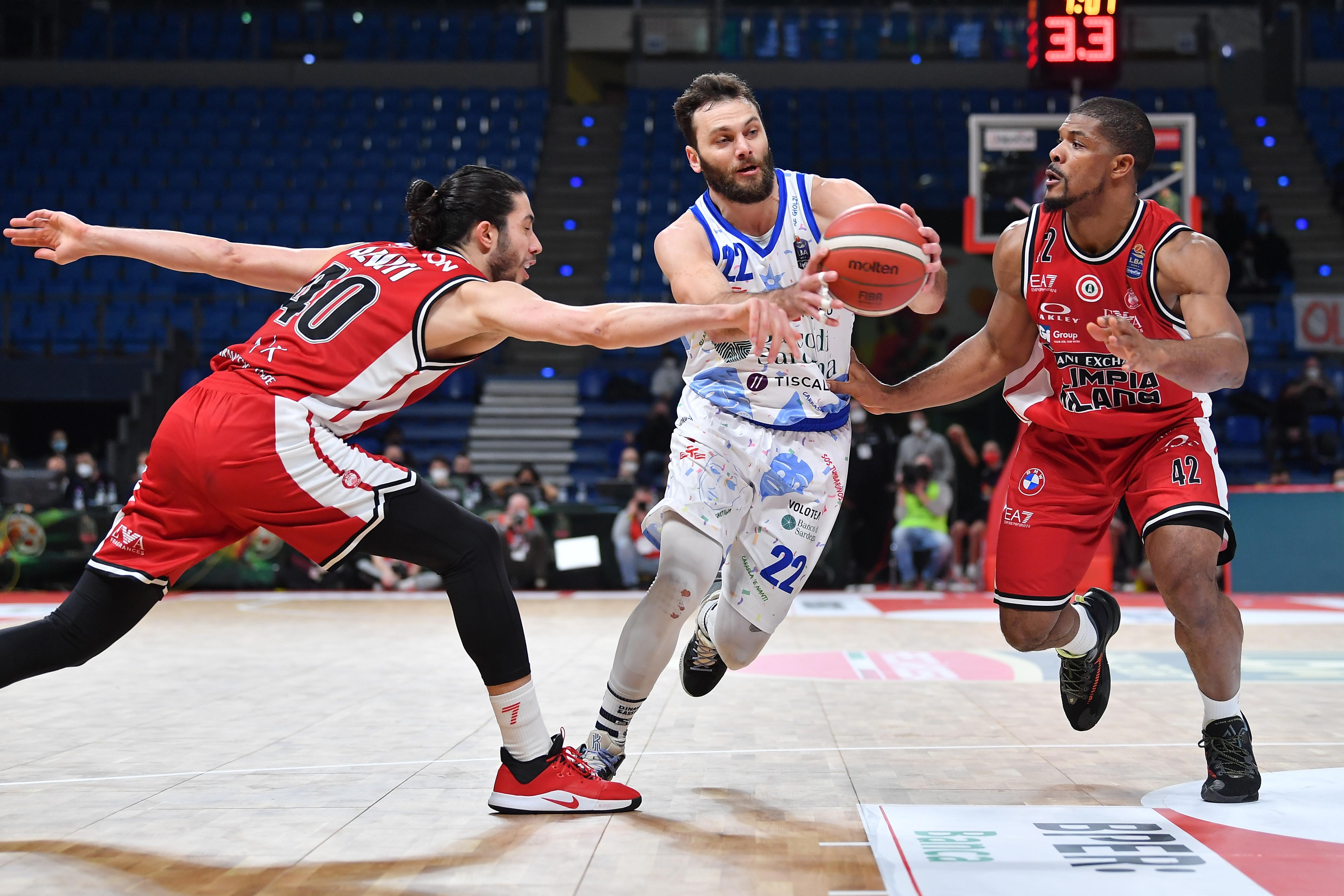 La Dinamo ci prova ma la benzina è poca, Milano in semifinale