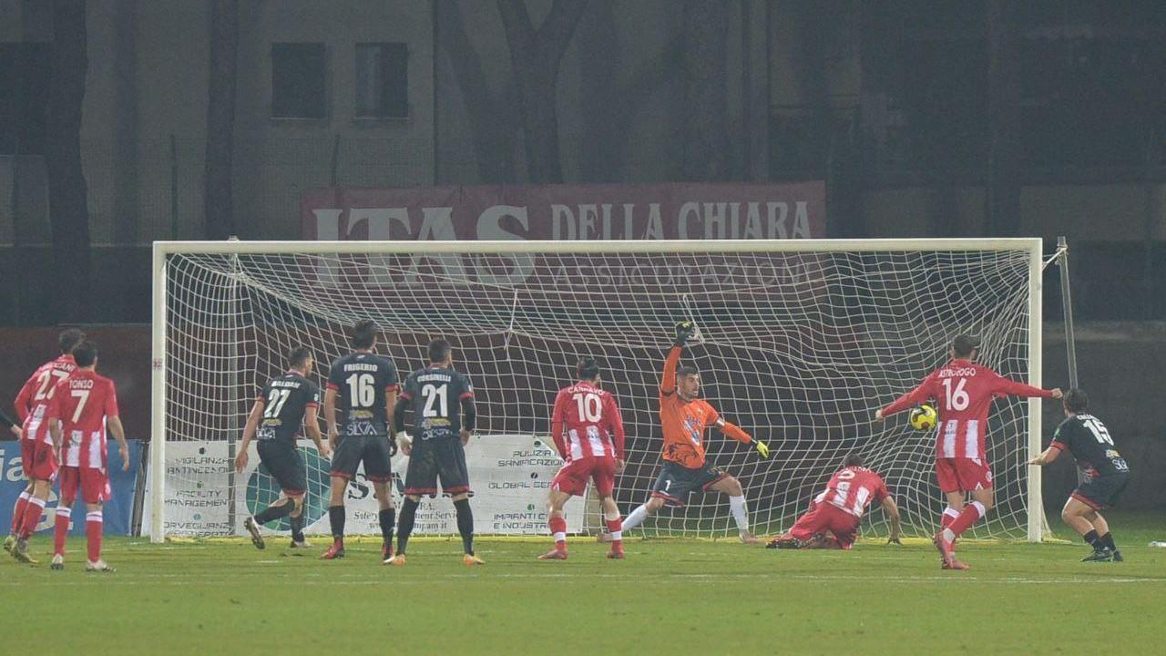 Un'immagine della partita (pagina Facebook della Vis Pesaro)