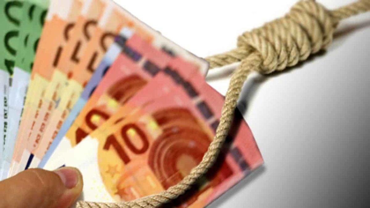 Il racconto choc di una vittima toscana dell'usura: «Prima il gioco, poi la pandemia e così siamo finiti in mano al clan» 