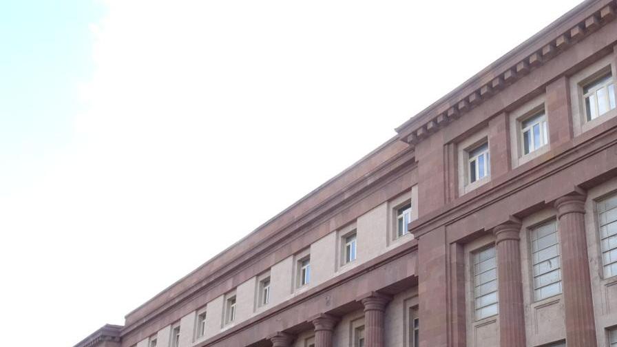 Violenza in biblioteca, in aula un maresciallo dei carabinieri