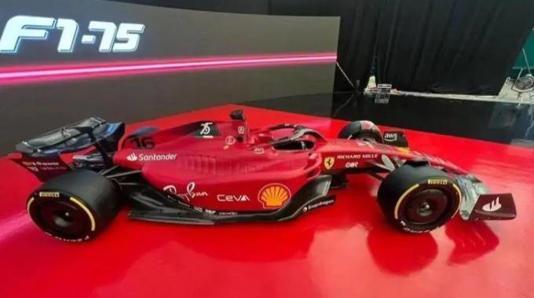 La F1-75 conquista Sainz e Leclerc “Quanto mi piace, è incredibile...” Alle 14 l'evento di presentazione