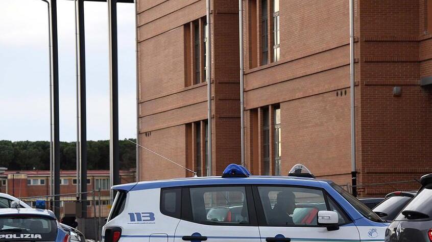 Un controllo della polizia al Villaggio Scolastico
