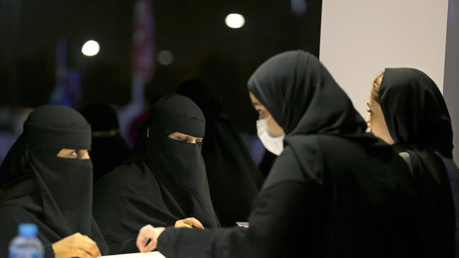 Migliaia donne saudite rispondono ad annuncio per guidare treni