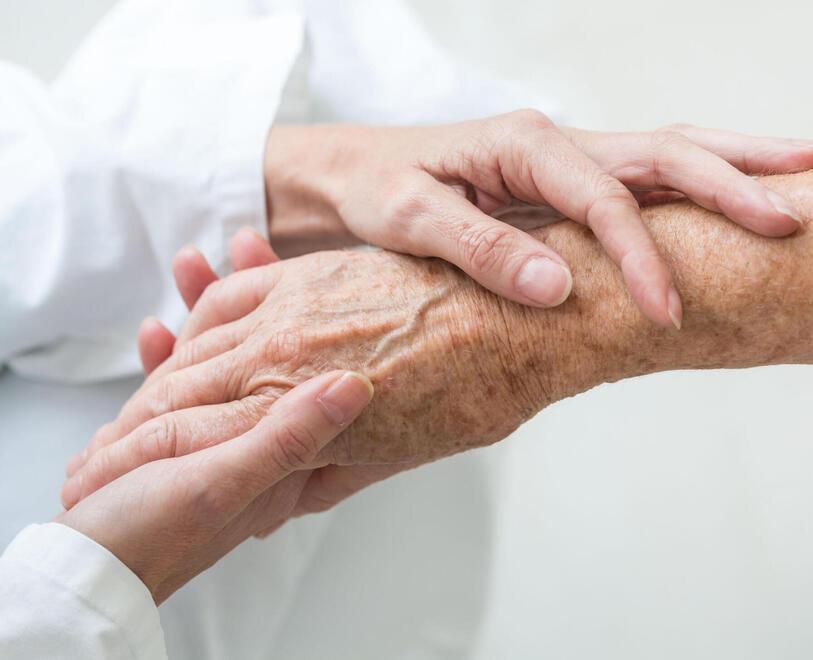 Il dibattito sul fine vita, «Dobbiamo riscoprire la compassione e smettere di pensare di essere soli» 