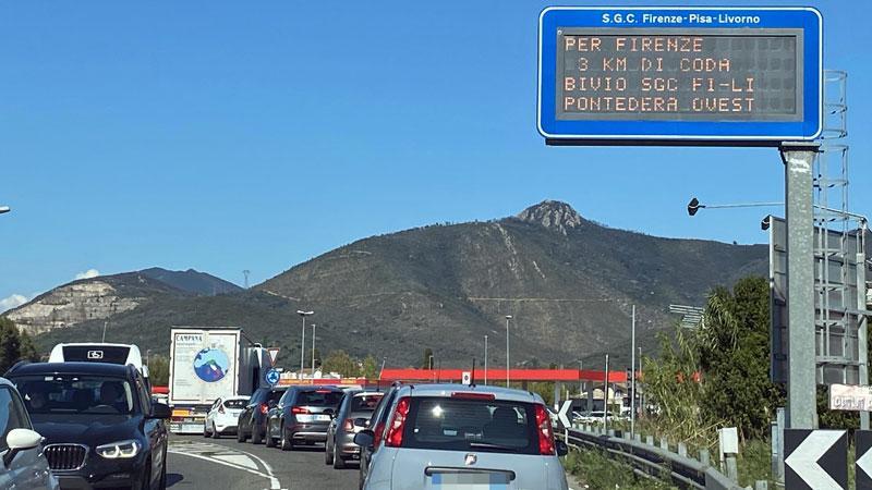 Auto in fila sulla Fi-Pi-Li (archivio)