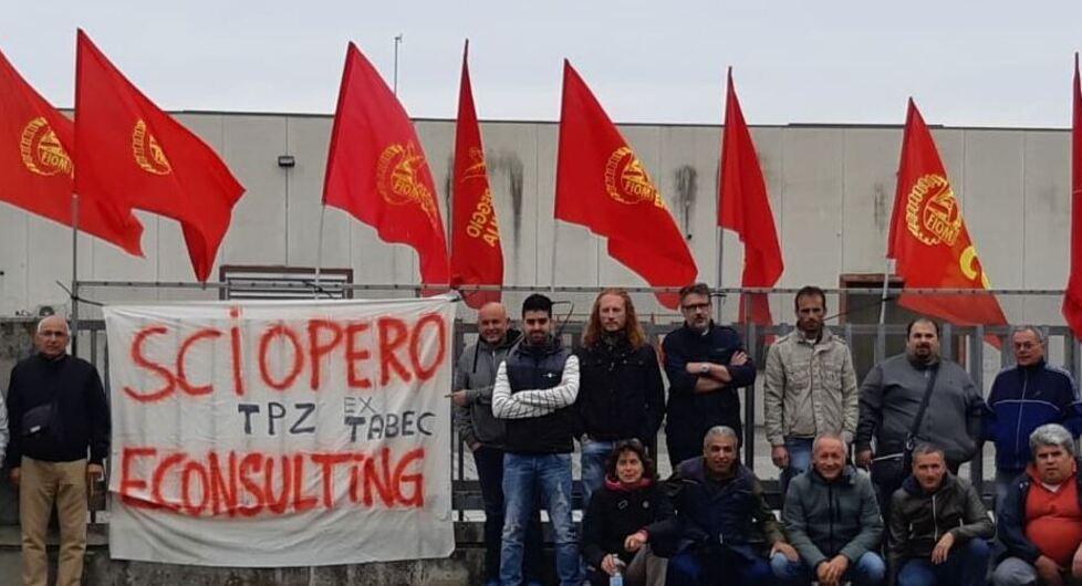 Bancarotta a Guastalla, azienda depredata davanti ai 30 lavoratori: lotte e scioperi contro gli attuali indagati 