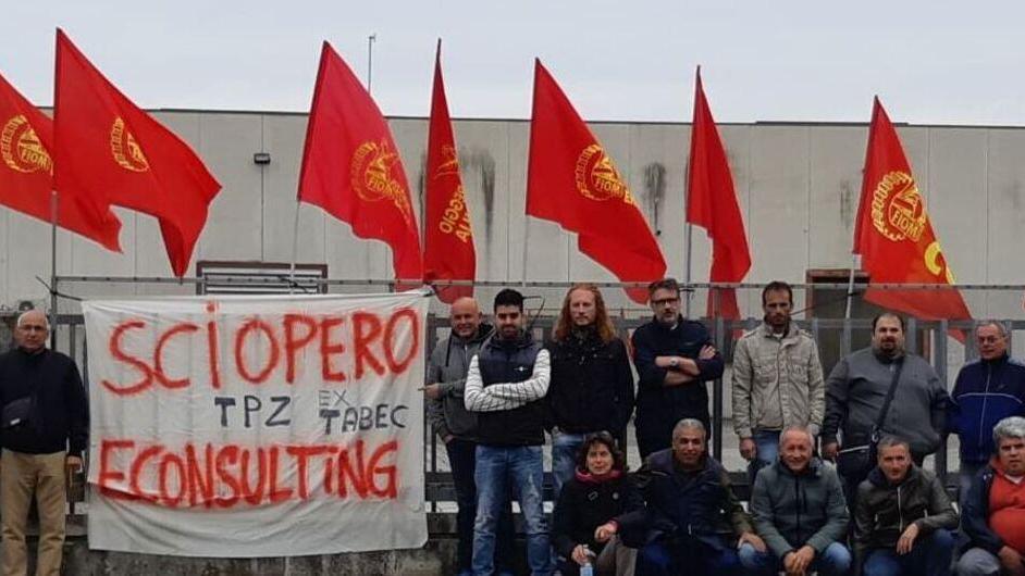 Bancarotta a Guastalla, azienda depredata davanti ai 30 lavoratori: lotte e scioperi contro gli attuali indagati