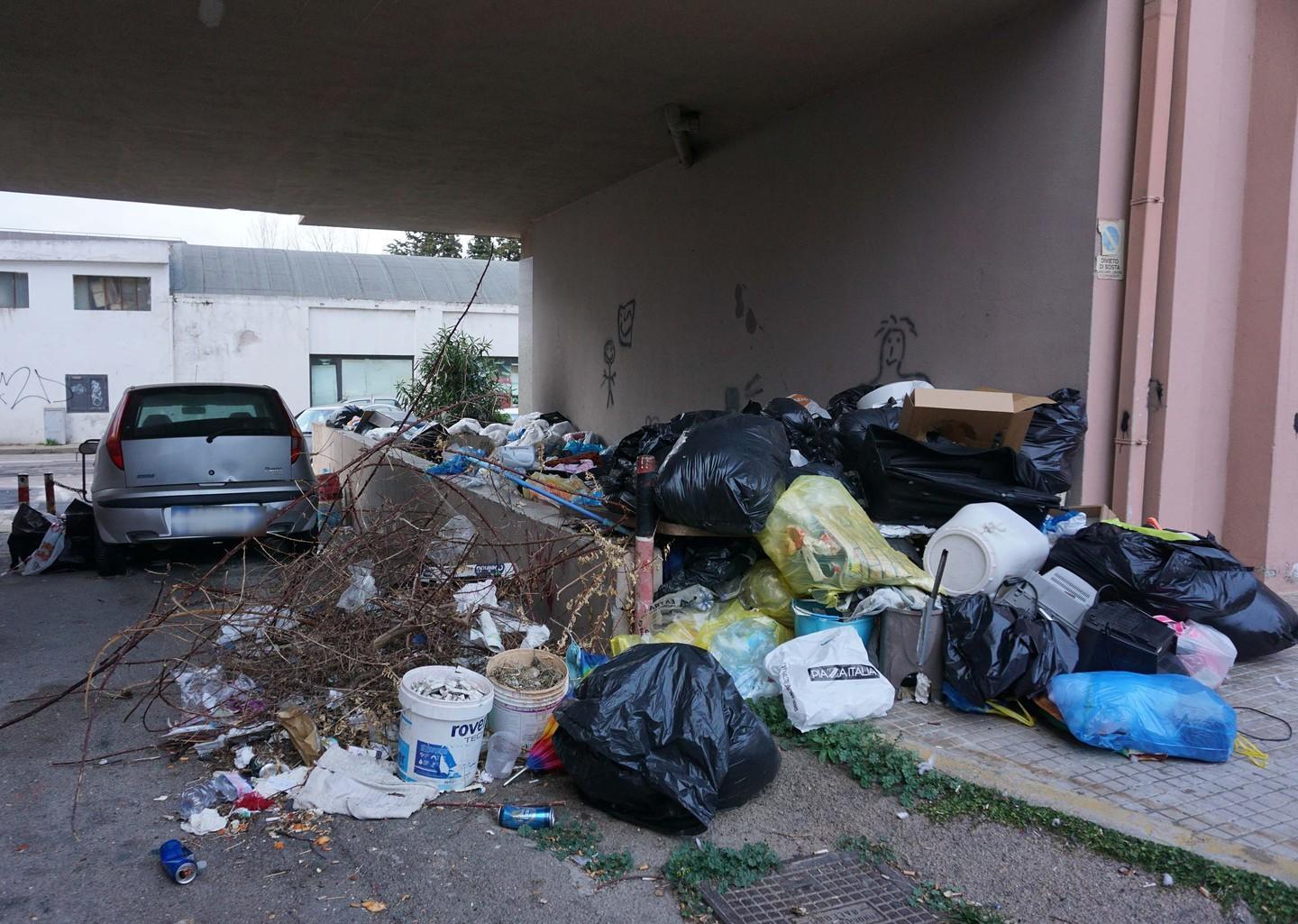 Blitz nel palazzo trasformato in tugurio 
