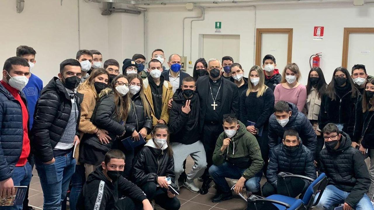 L’arcivescovo incontra gli studenti